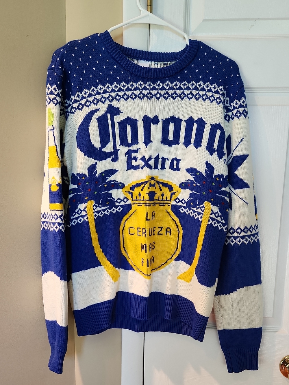 Coeona Extra Holiday Sweater, Size Medium
